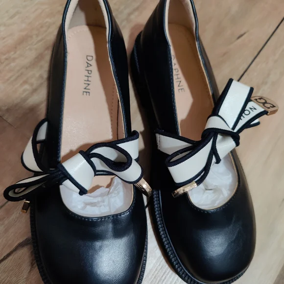 Black and White Women's Shoes - Picture 2 of 5
